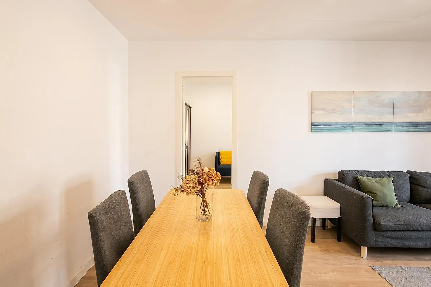 Beautiful Apartment With Terrace In Barcelona