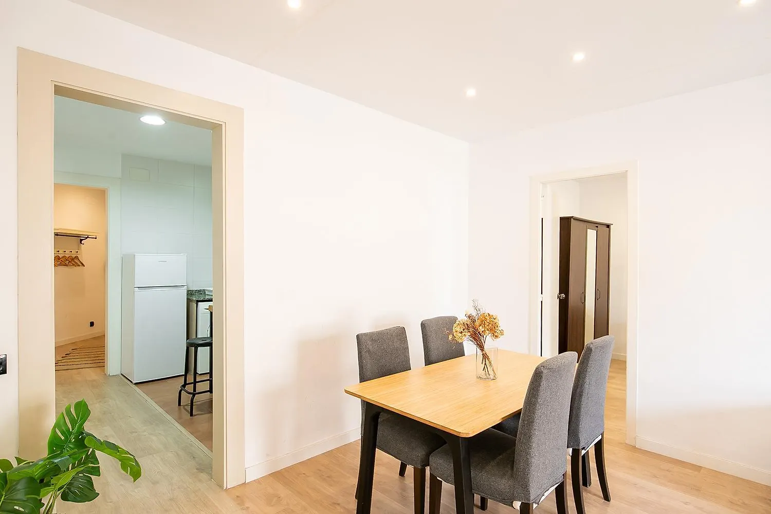 Beautiful Apartment With Terrace In Barcelona 0*,