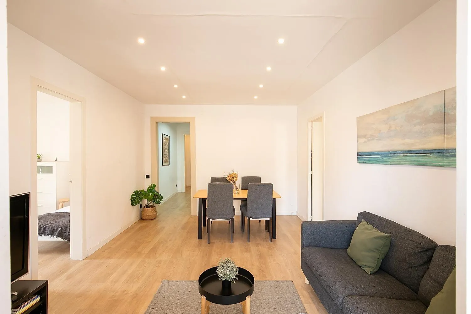 Beautiful Apartment With Terrace In Barcelona