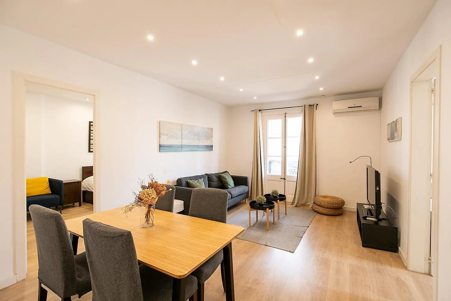 Beautiful Apartment With Terrace In Barcelona