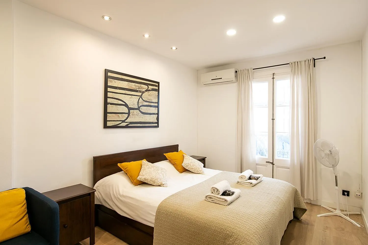 Beautiful Apartment With Terrace In Barcelona 0*,