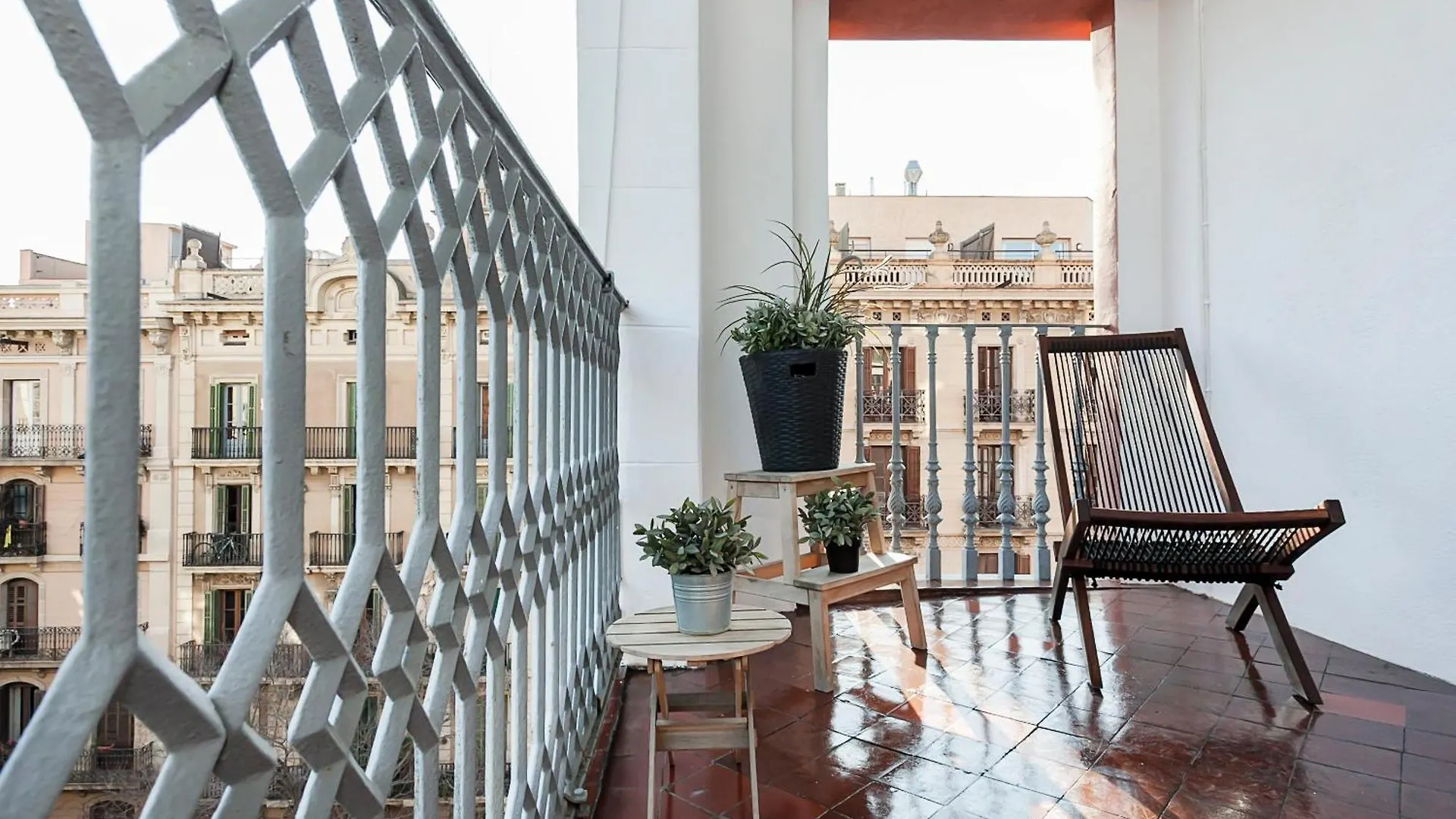 Beautiful Apartment With Terrace In Barcelona
