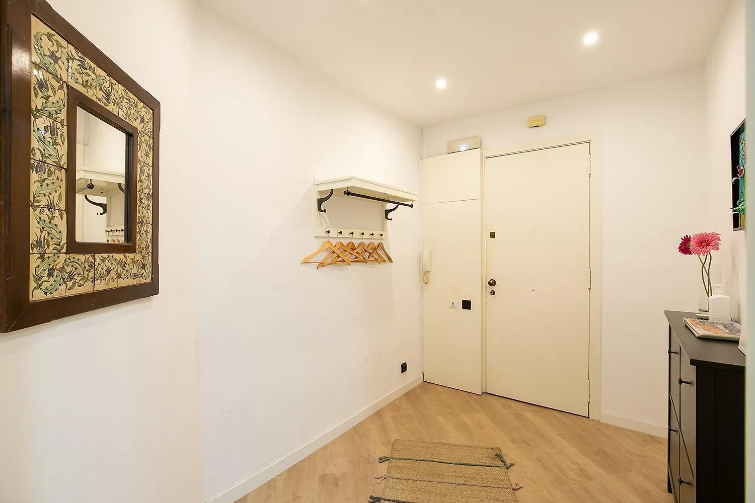 Beautiful Apartment With Terrace In Barcelona
