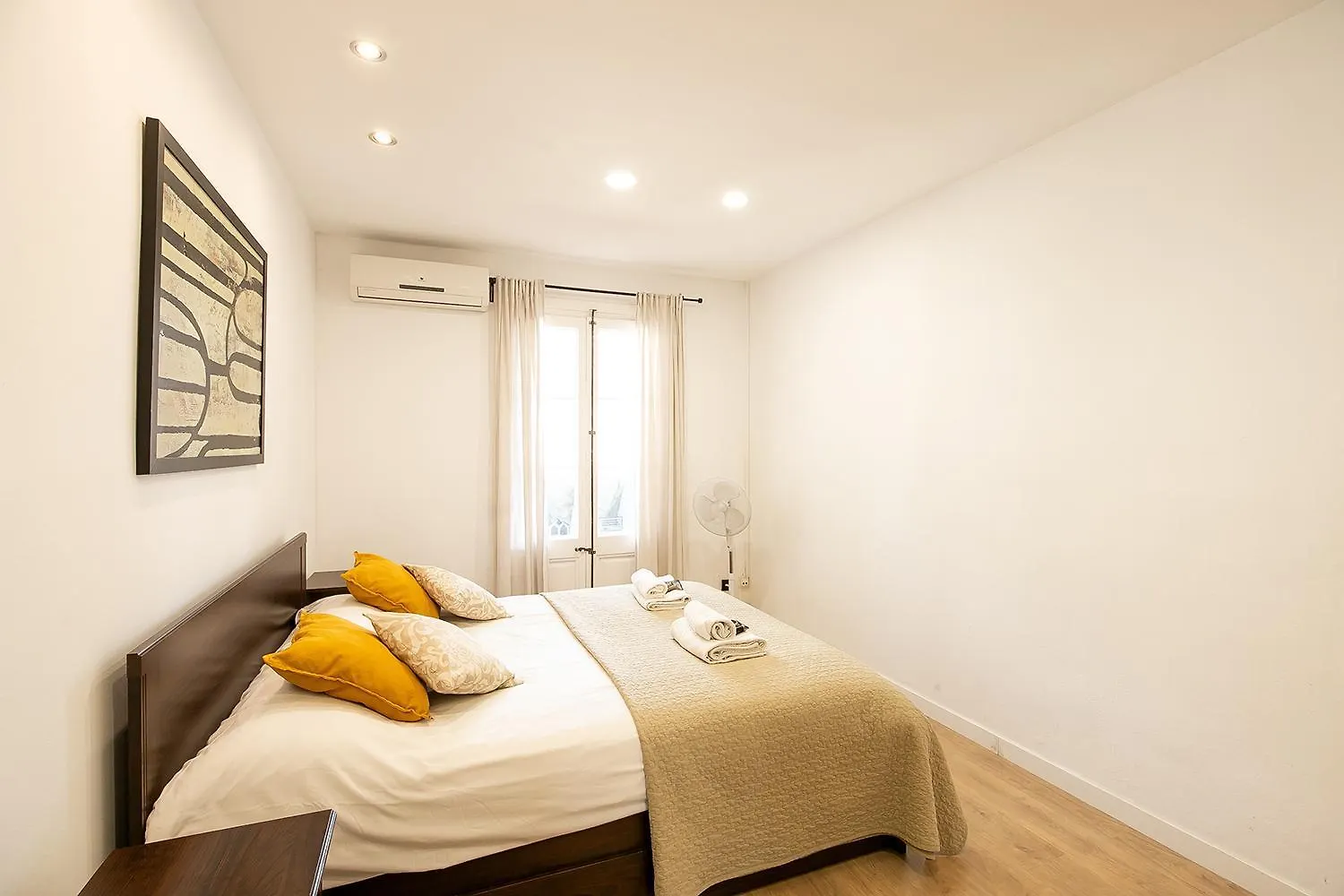 Beautiful Apartment With Terrace In Barcelona
