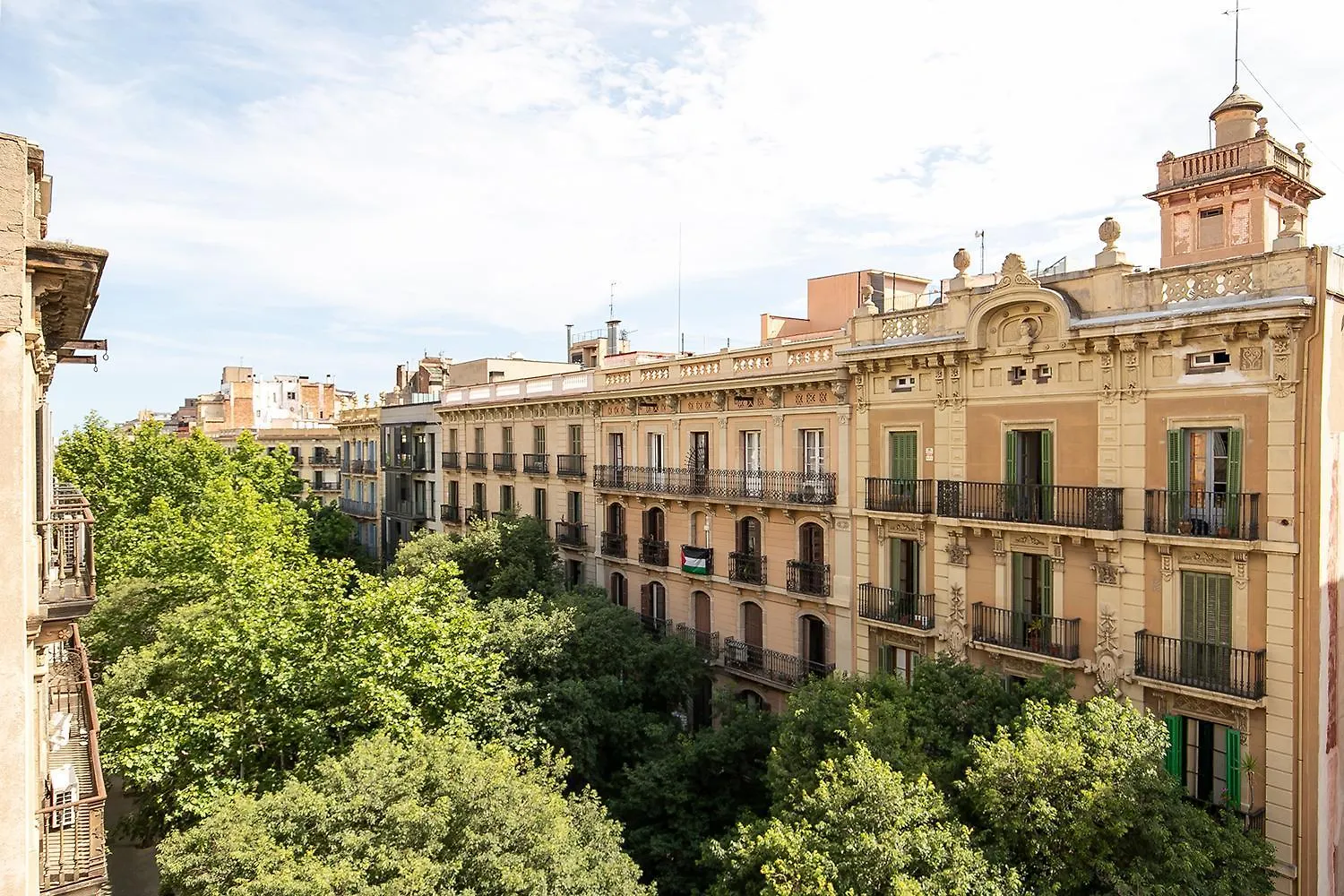 Beautiful Apartment With Terrace In Barcelona