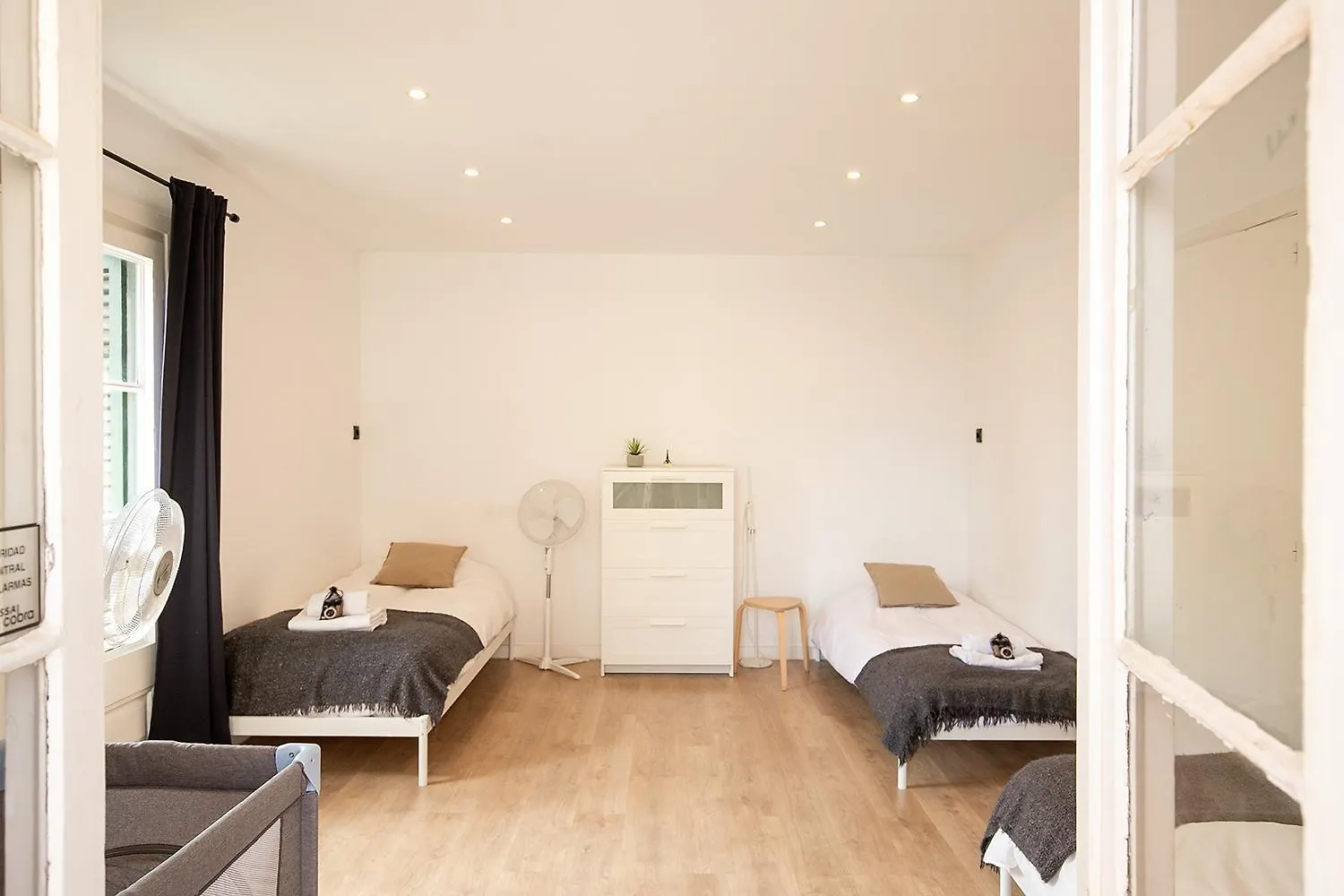 Beautiful Apartment With Terrace In Barcelona 0*,
