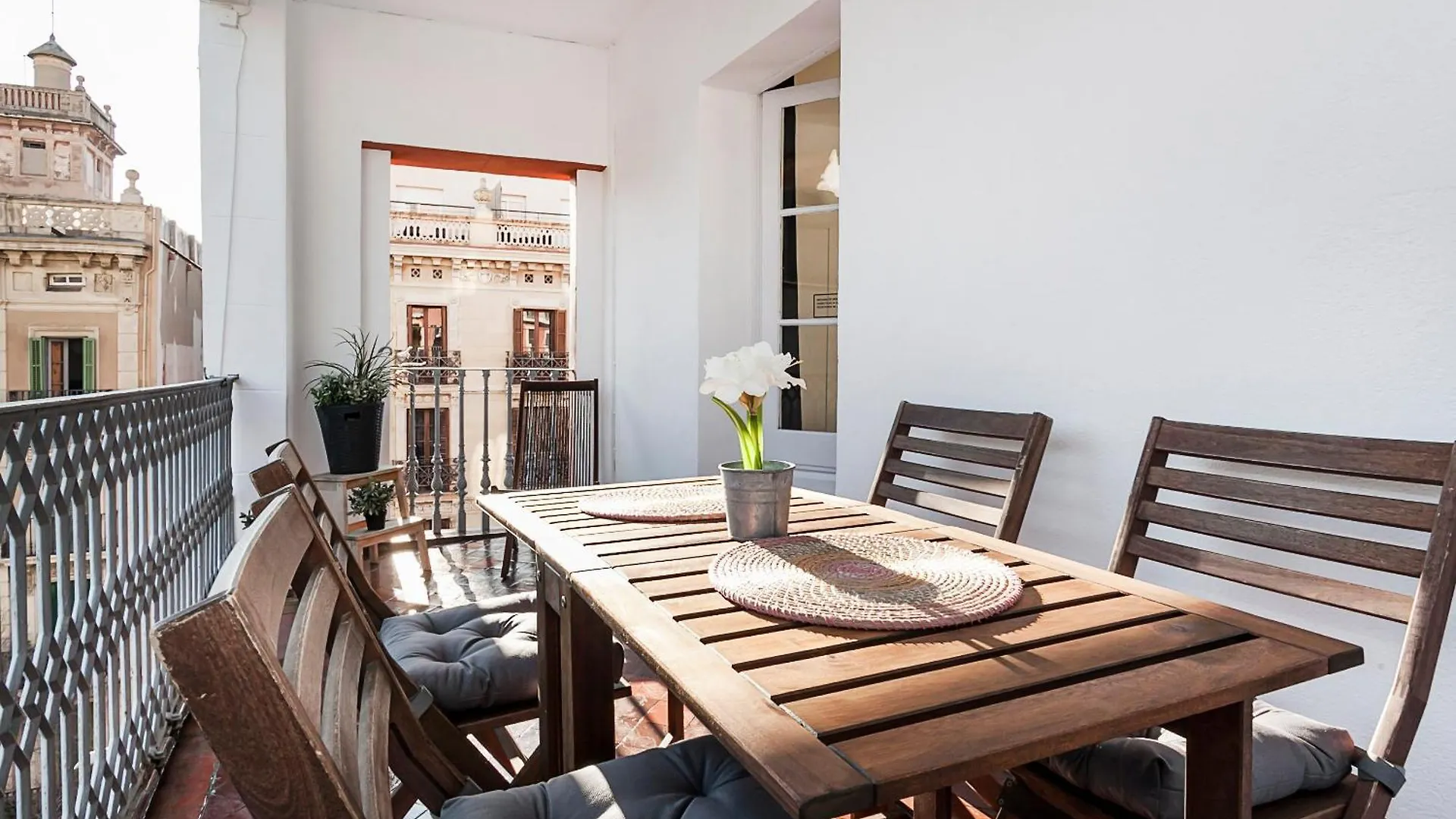 Beautiful Apartment With Terrace In Barcelona location