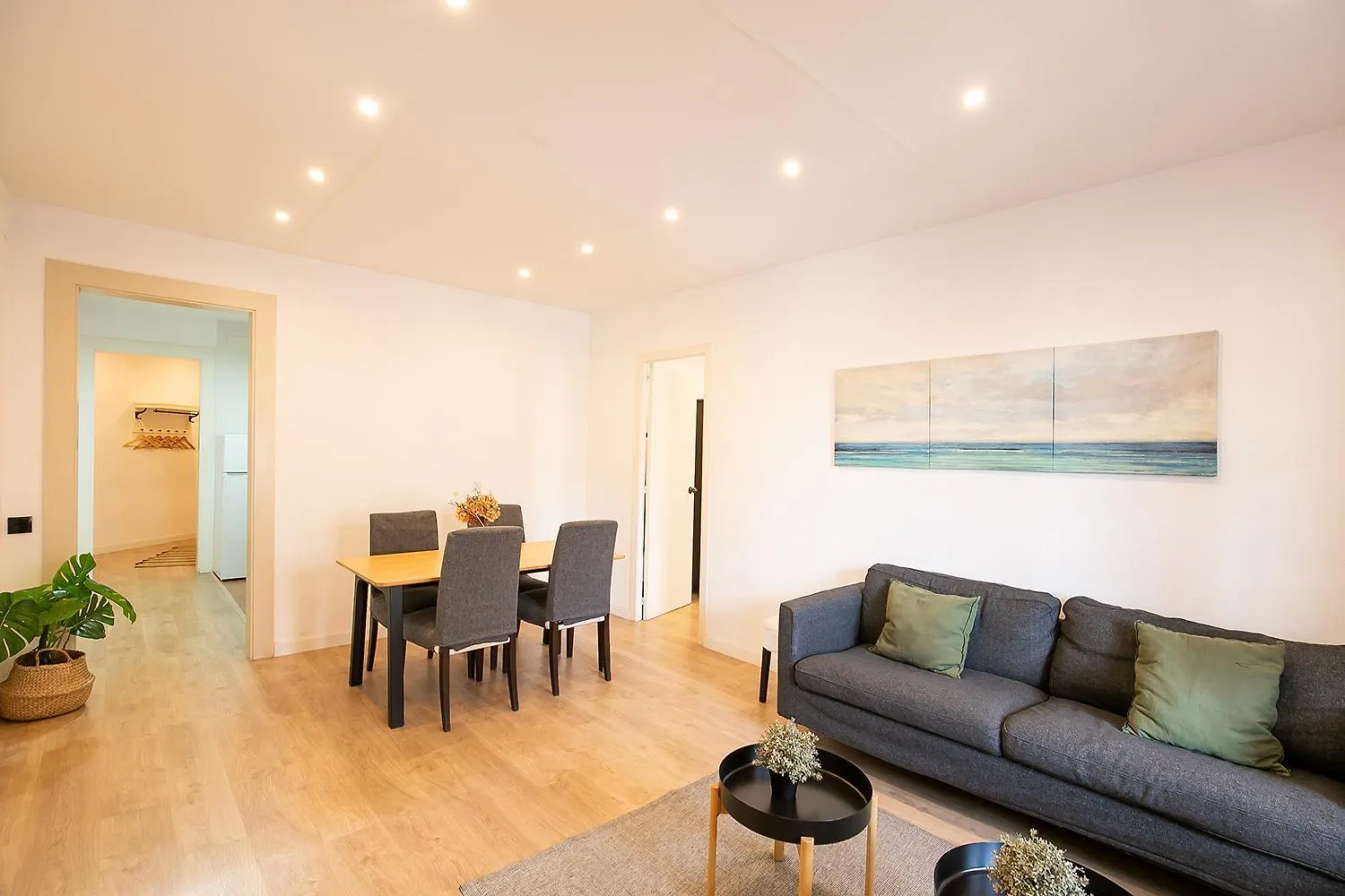 Beautiful Apartment With Terrace In Barcelona